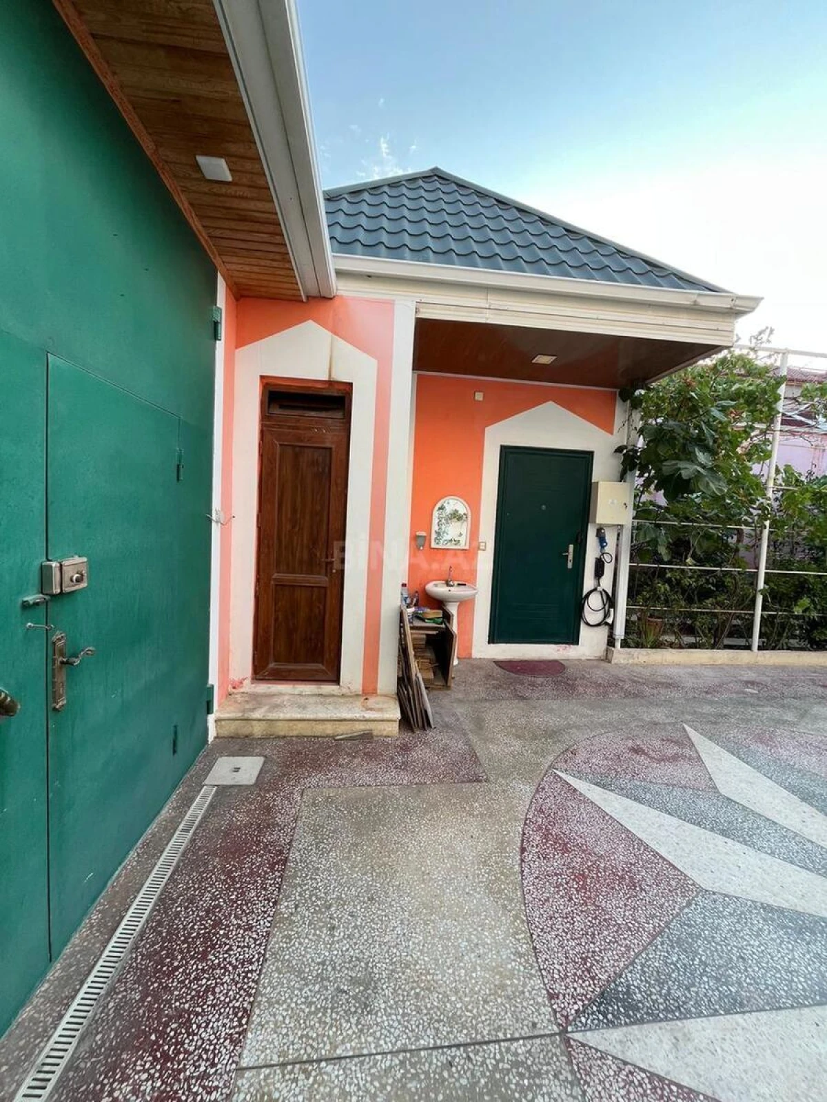 Satılır 5 otaqlı həyət evi 180 m²