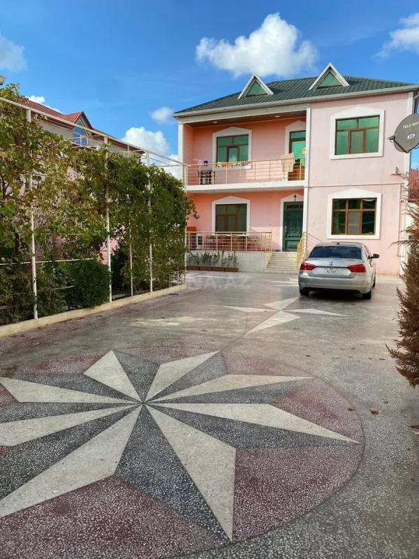 Satılır 5 otaqlı həyət evi 180 m²