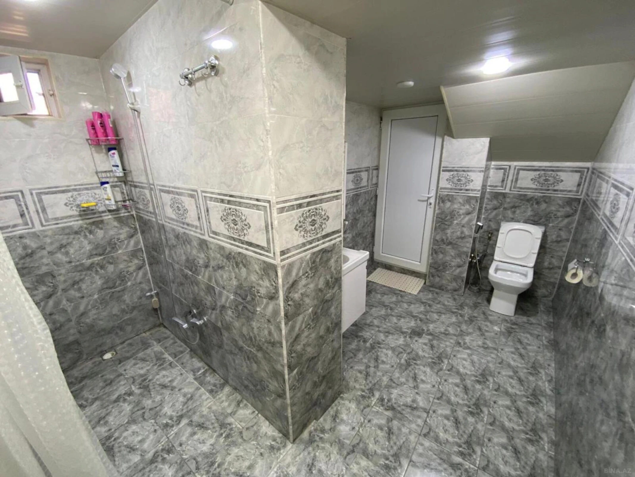 Satılır 5 otaqlı həyət evi 180 m²