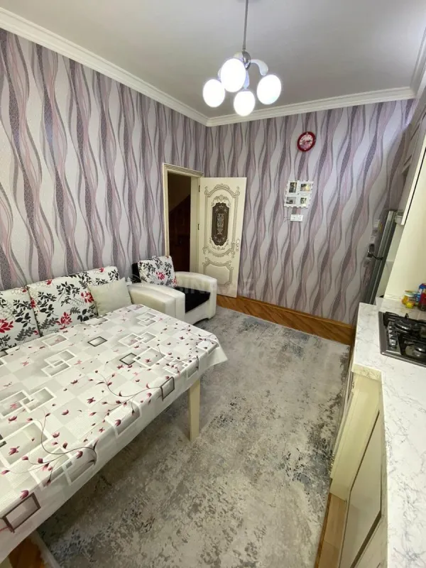 Satılır 5 otaqlı həyət evi 180 m²