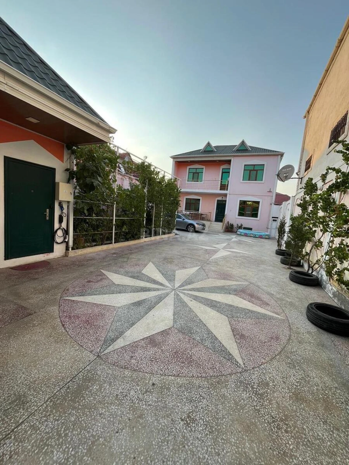 Satılır 5 otaqlı həyət evi 180 m²