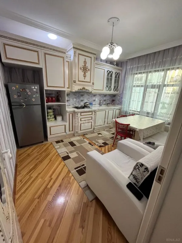 Satılır 5 otaqlı həyət evi 180 m²