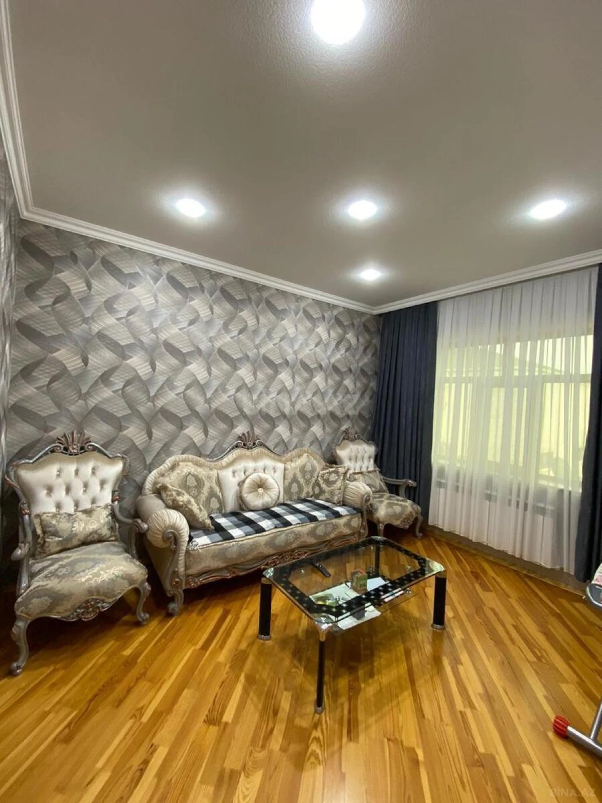 Satılır 5 otaqlı həyət evi 180 m²