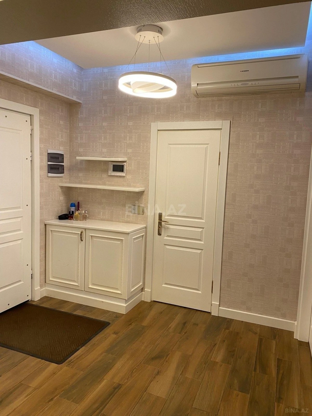 Kirayə verilir 2 otaqlı mənzil 115 m²