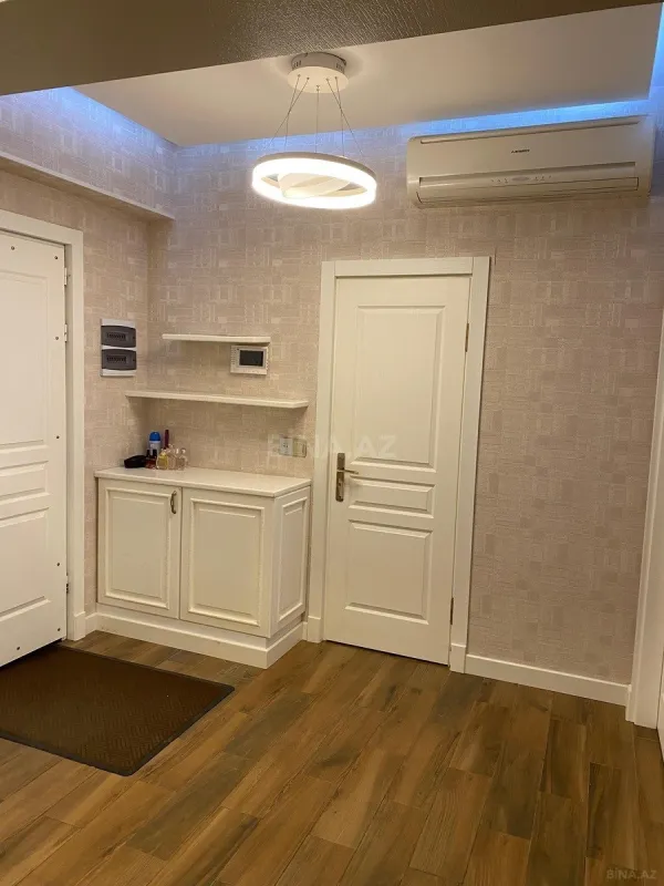 Kirayə verilir 2 otaqlı mənzil 115 m²