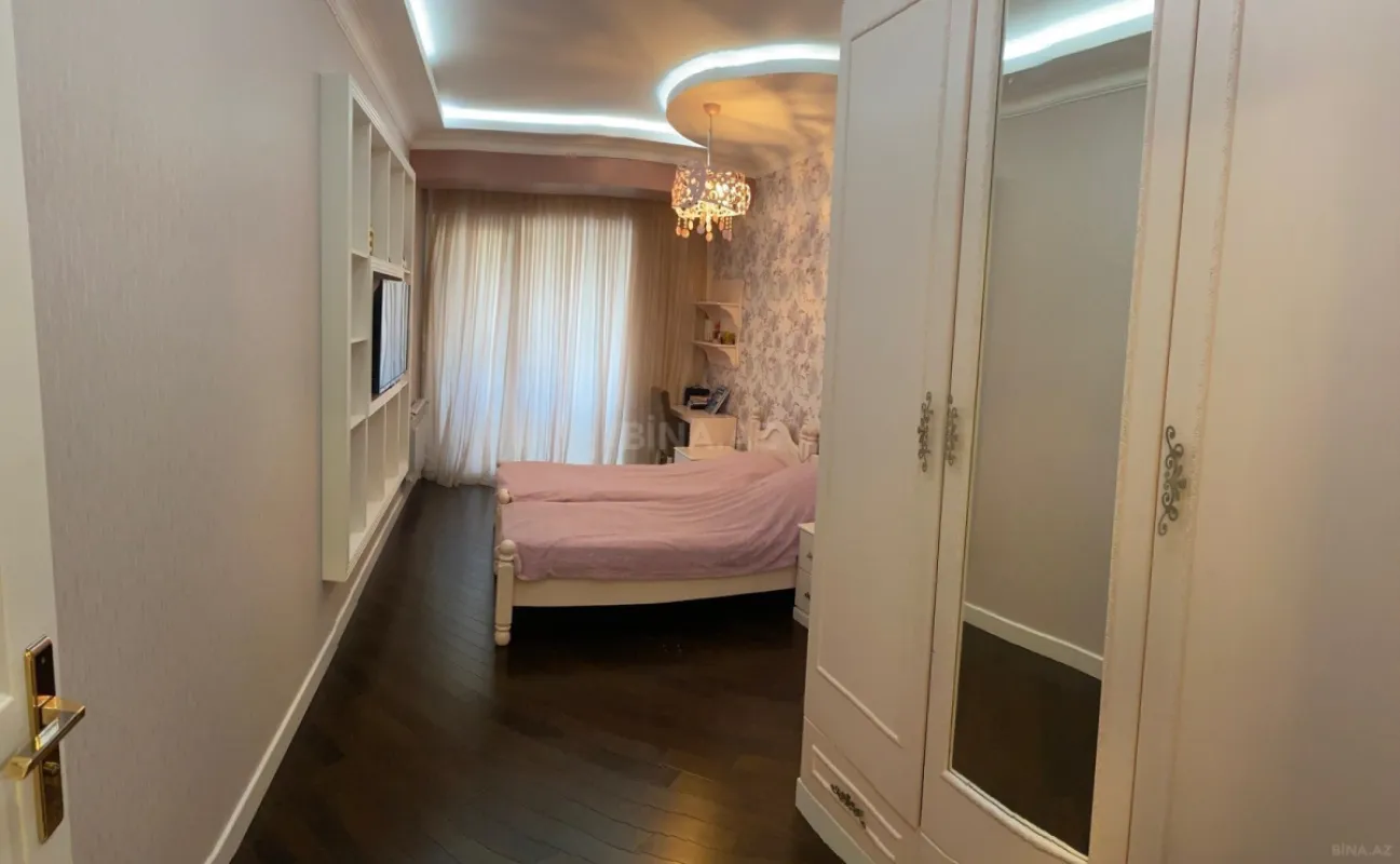 Kirayə verilir 2 otaqlı mənzil 115 m²