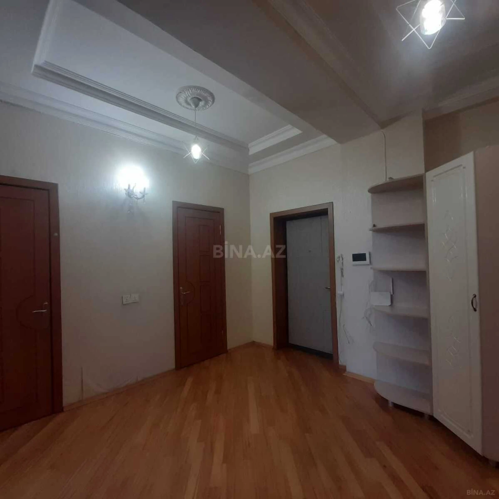 Satılır 3 otaqlı mənzil 105 m²