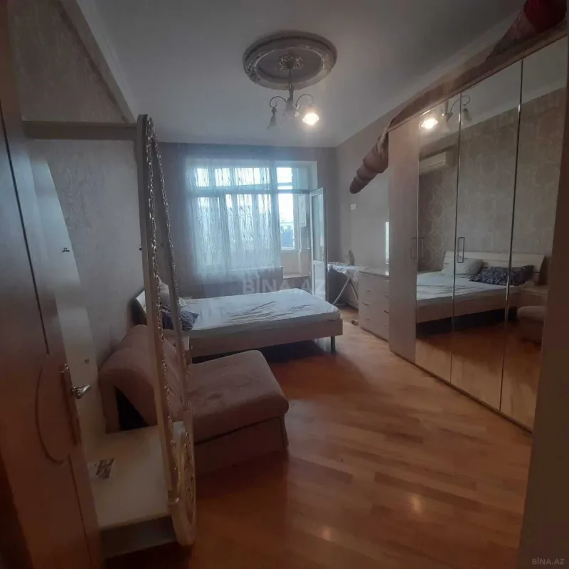 Satılır 3 otaqlı mənzil 105 m²