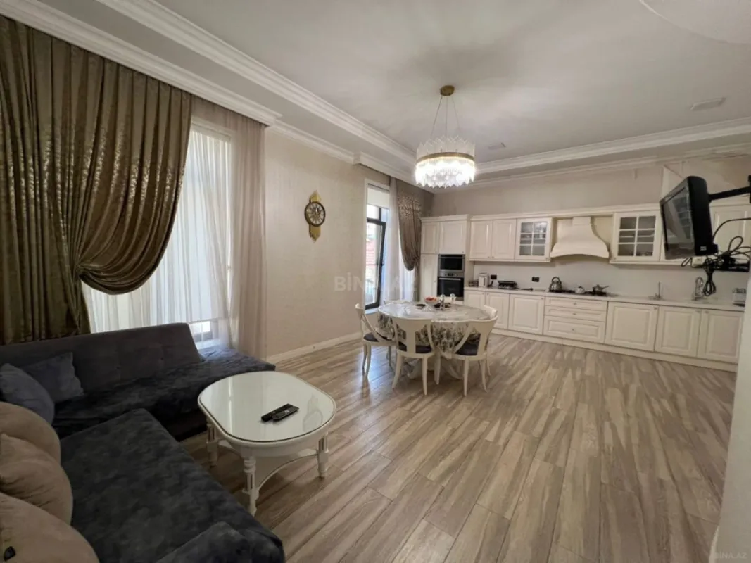 Satılır 5 otaqlı həyət evi 420 m²