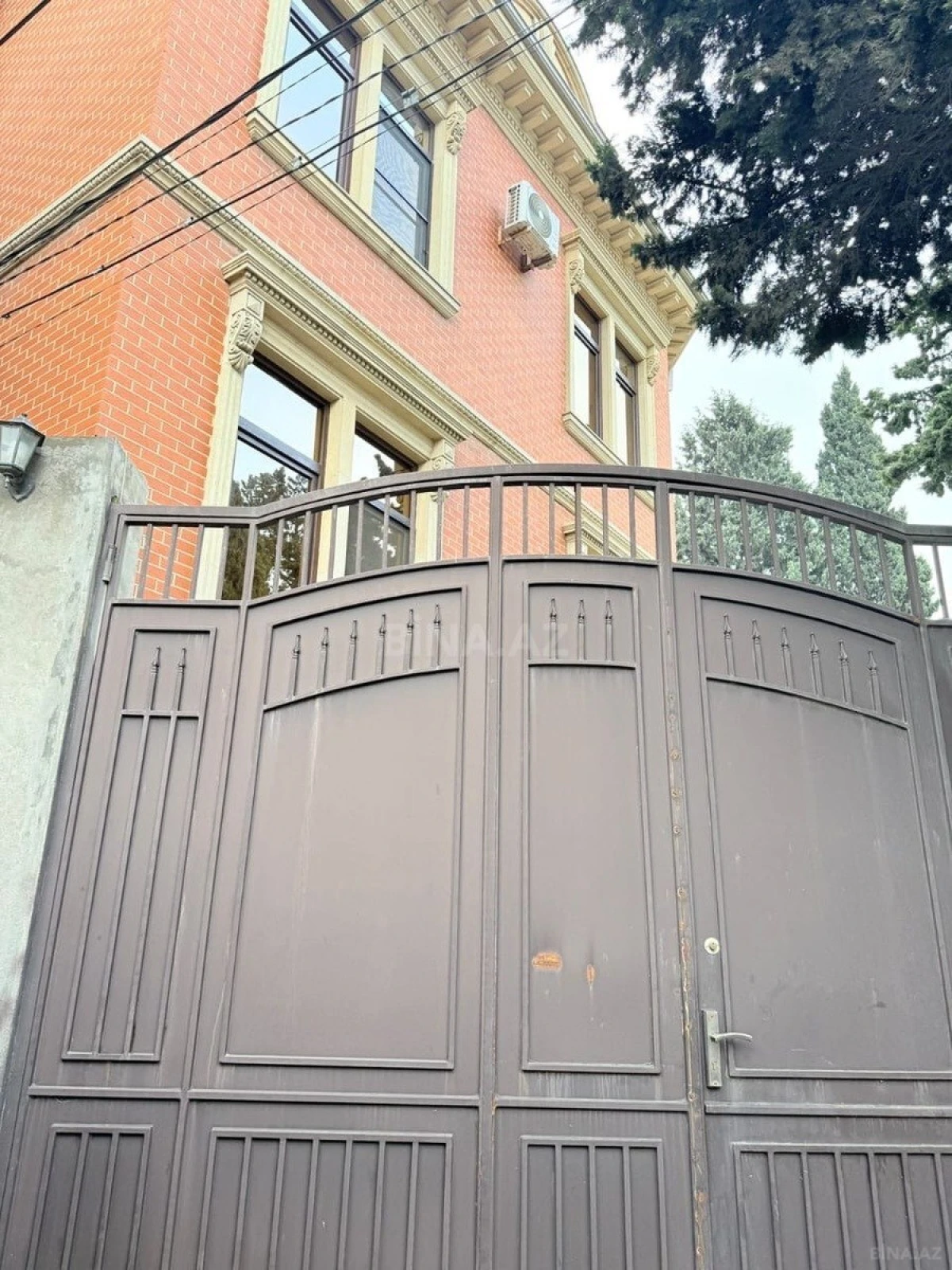 Satılır 5 otaqlı həyət evi 420 m²