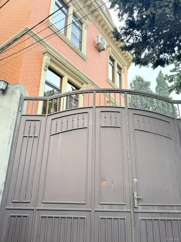 Satılır 5 otaqlı həyət evi 420 m²