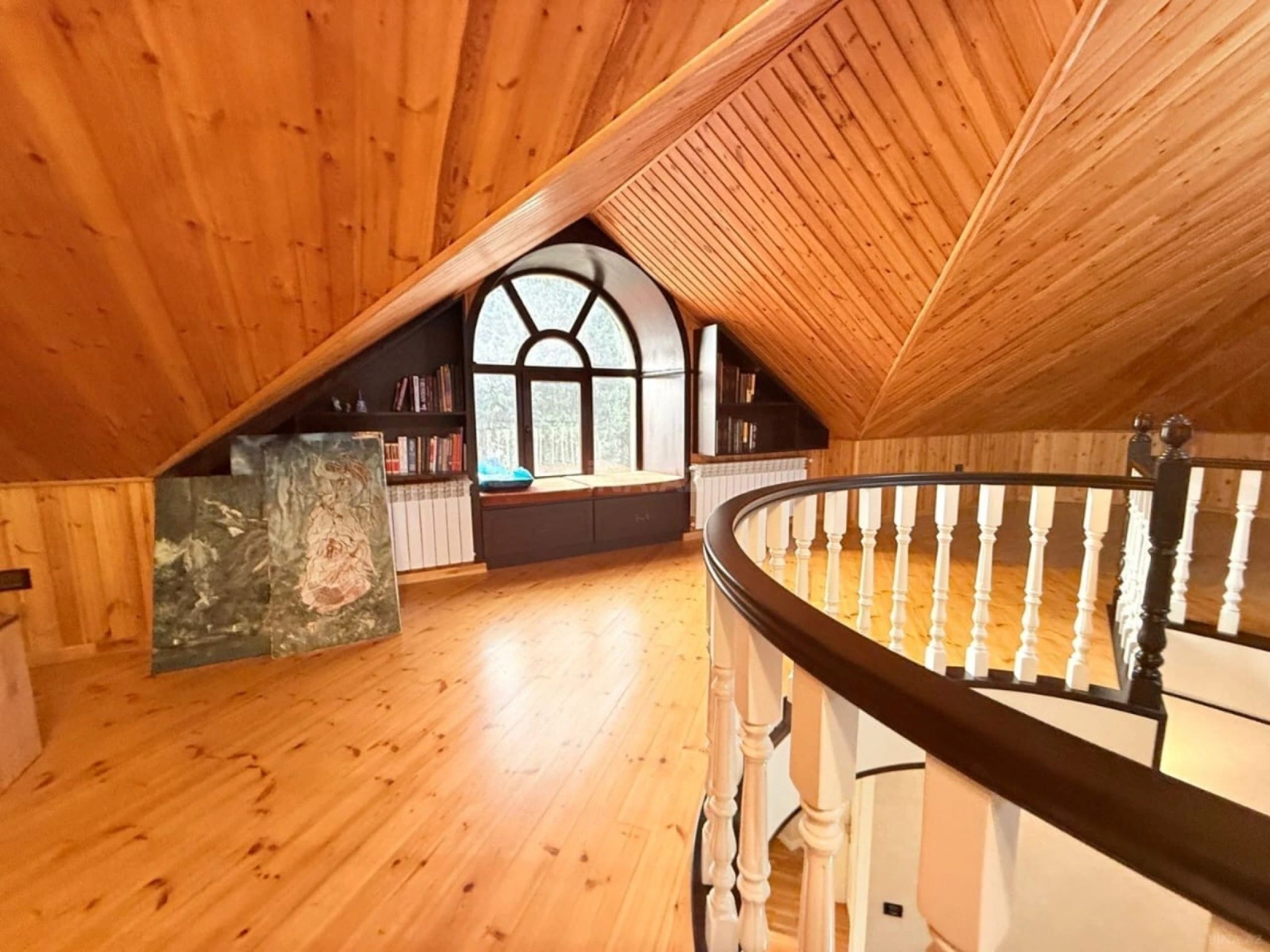 Satılır 5 otaqlı həyət evi 420 m²