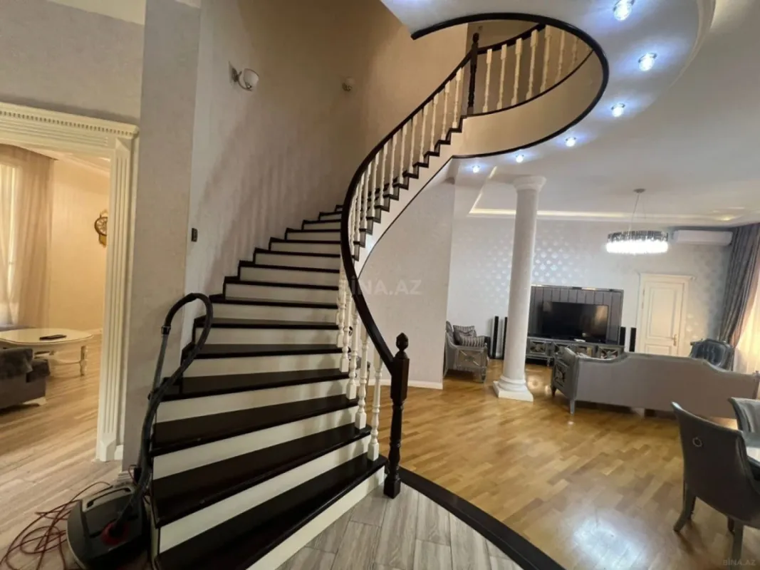 Satılır 5 otaqlı həyət evi 420 m²