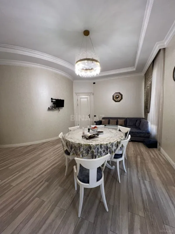 Satılır 5 otaqlı həyət evi 420 m²