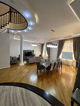 Satılır 5 otaqlı həyət evi 420 m²