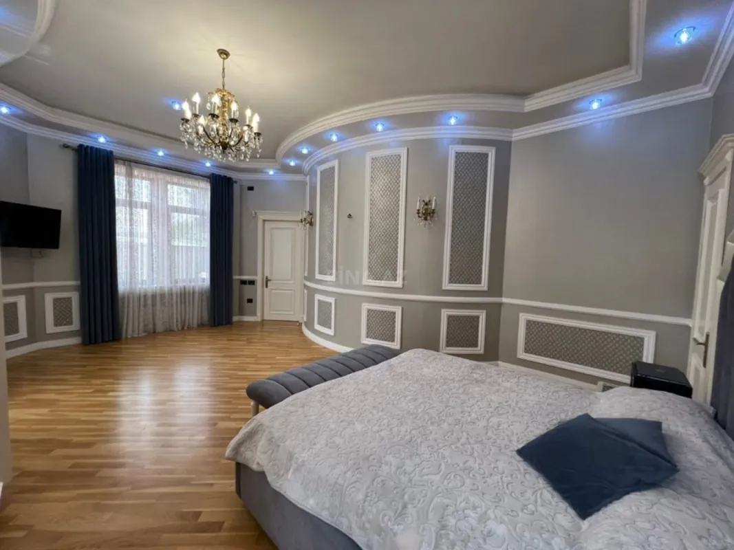 Satılır 5 otaqlı həyət evi 420 m²