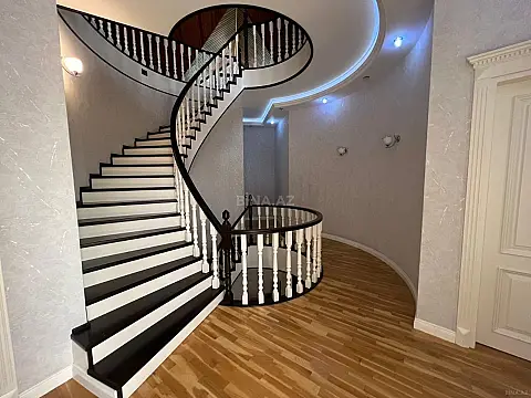 Satılır 5 otaqlı həyət evi 420 m²