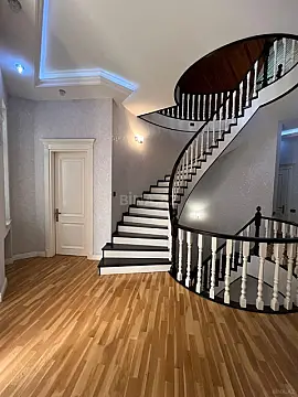 Satılır 5 otaqlı həyət evi 420 m²