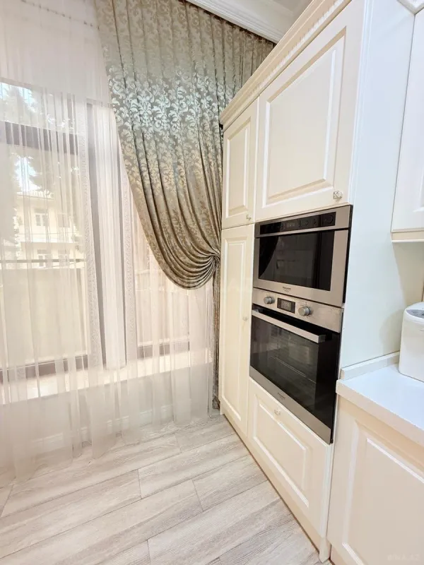Satılır 5 otaqlı həyət evi 420 m²