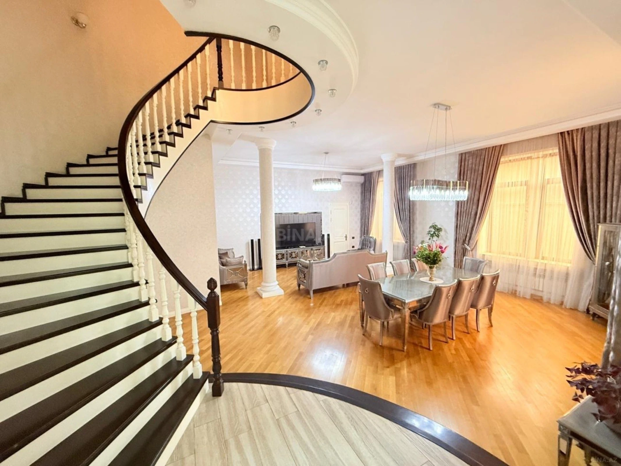 Satılır 5 otaqlı həyət evi 420 m²