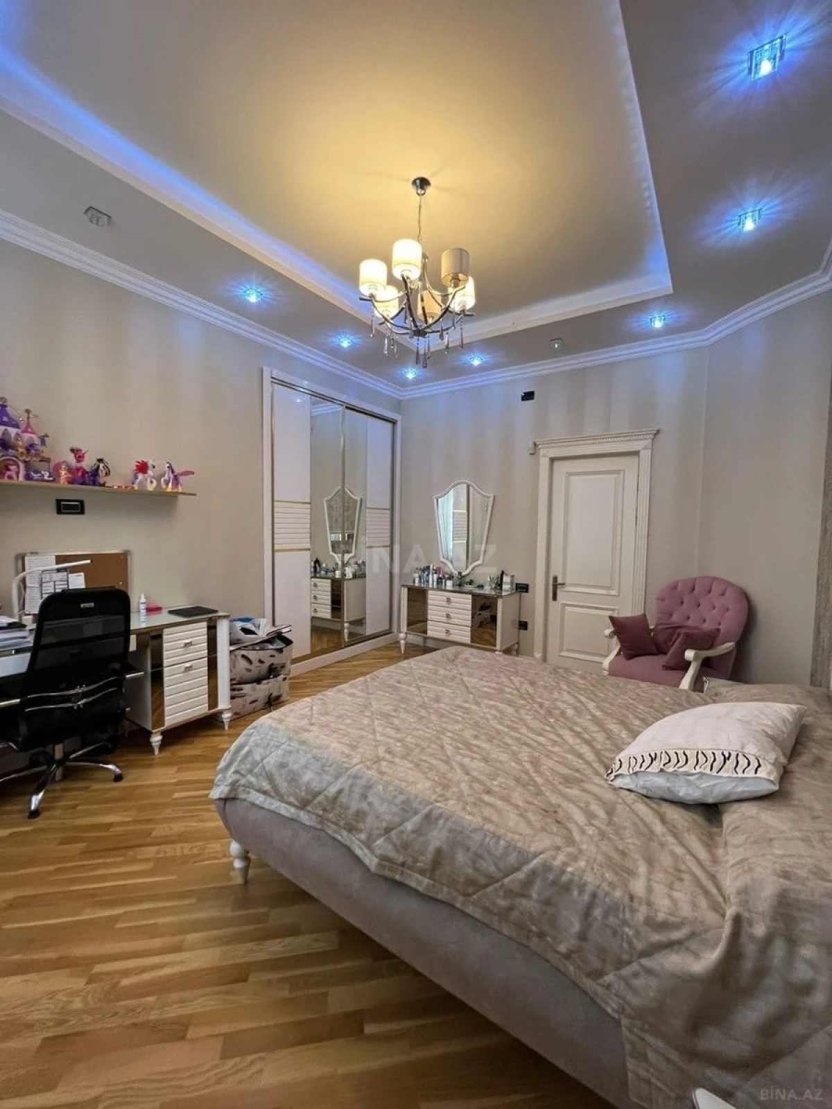 Satılır 5 otaqlı həyət evi 420 m²