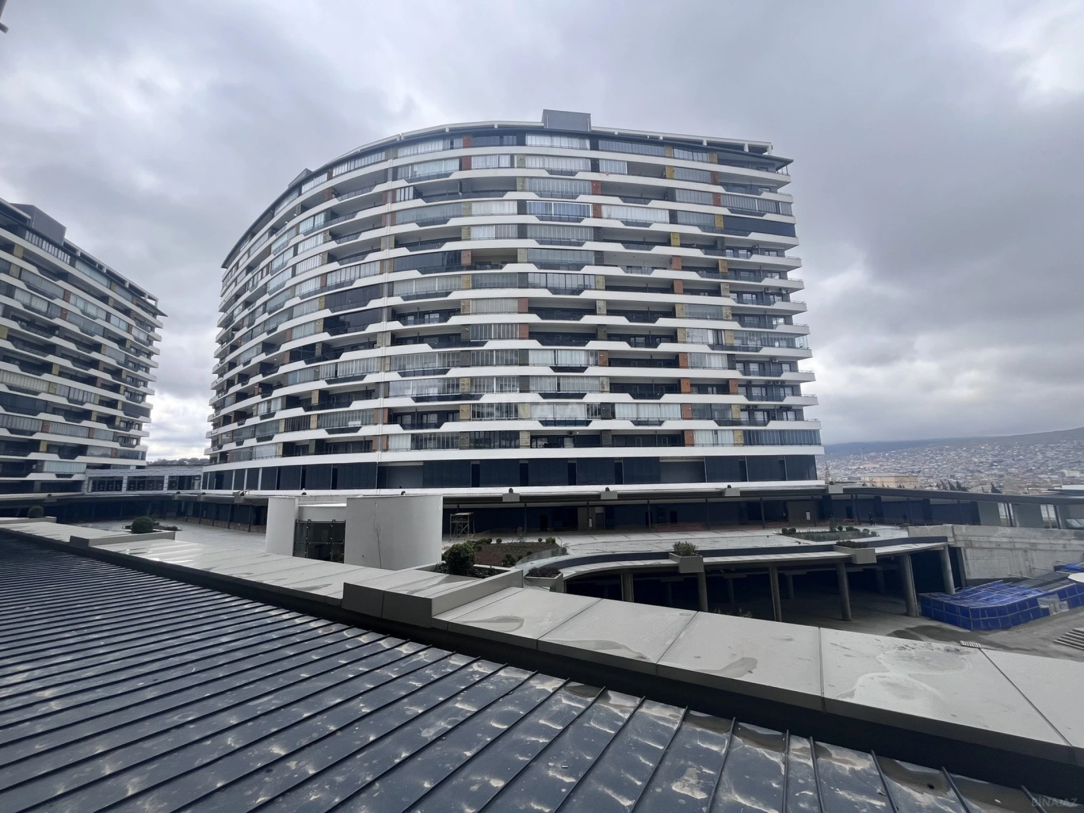 Satılır 2 otaqlı mənzil 68 m²