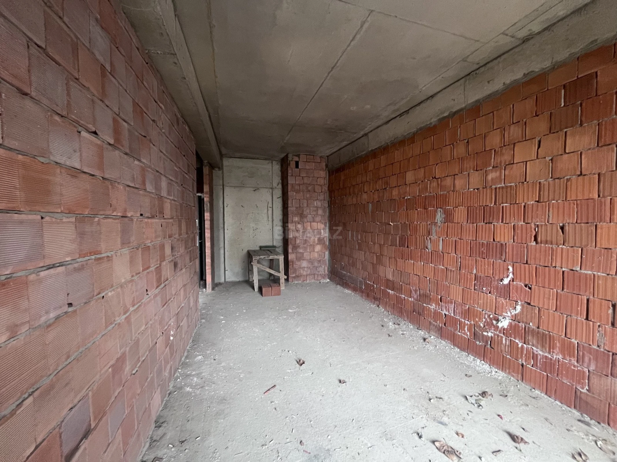 Satılır 2 otaqlı mənzil 68 m²