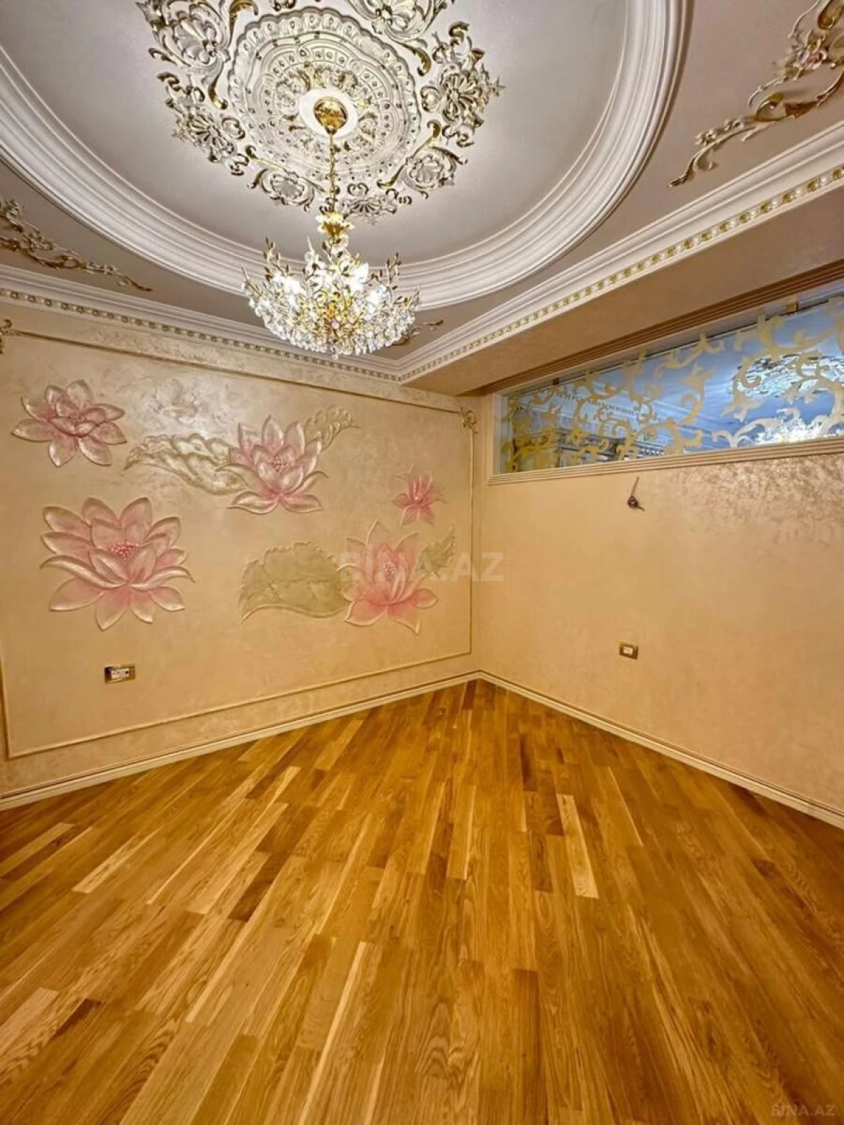 Satılır 4 otaqlı mənzil 172 m²