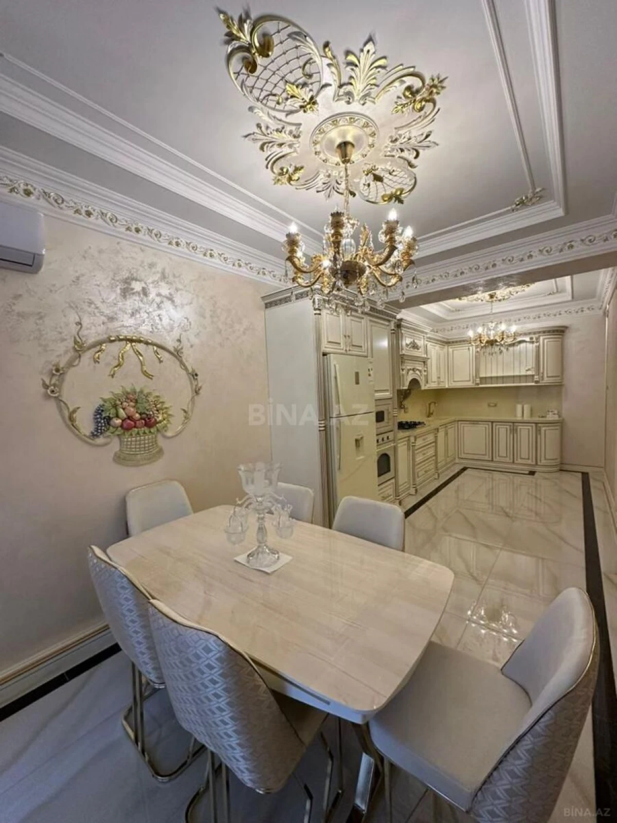 Satılır 4 otaqlı mənzil 172 m²