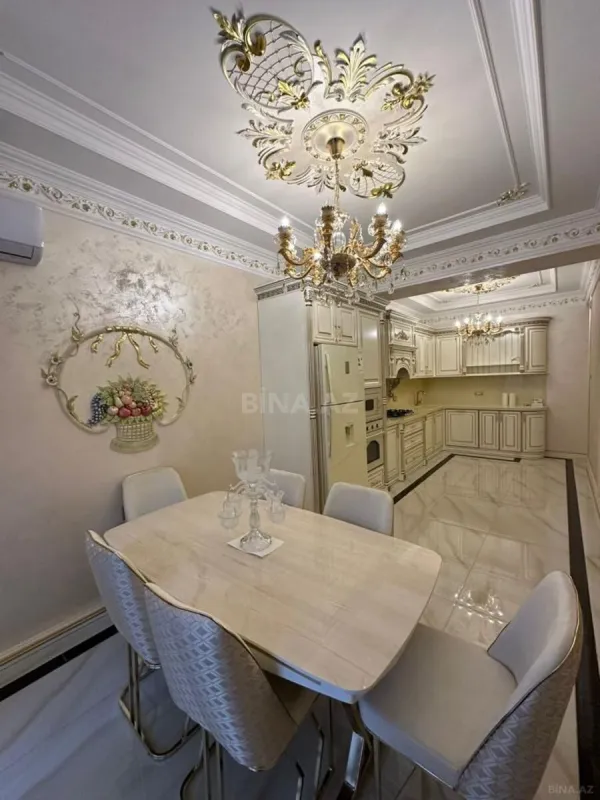 Satılır 4 otaqlı mənzil 172 m²