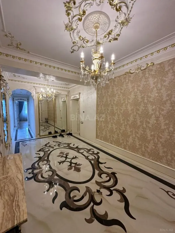 Satılır 4 otaqlı mənzil 172 m²