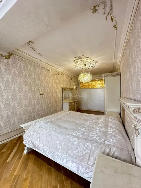 Satılır 4 otaqlı mənzil 172 m²