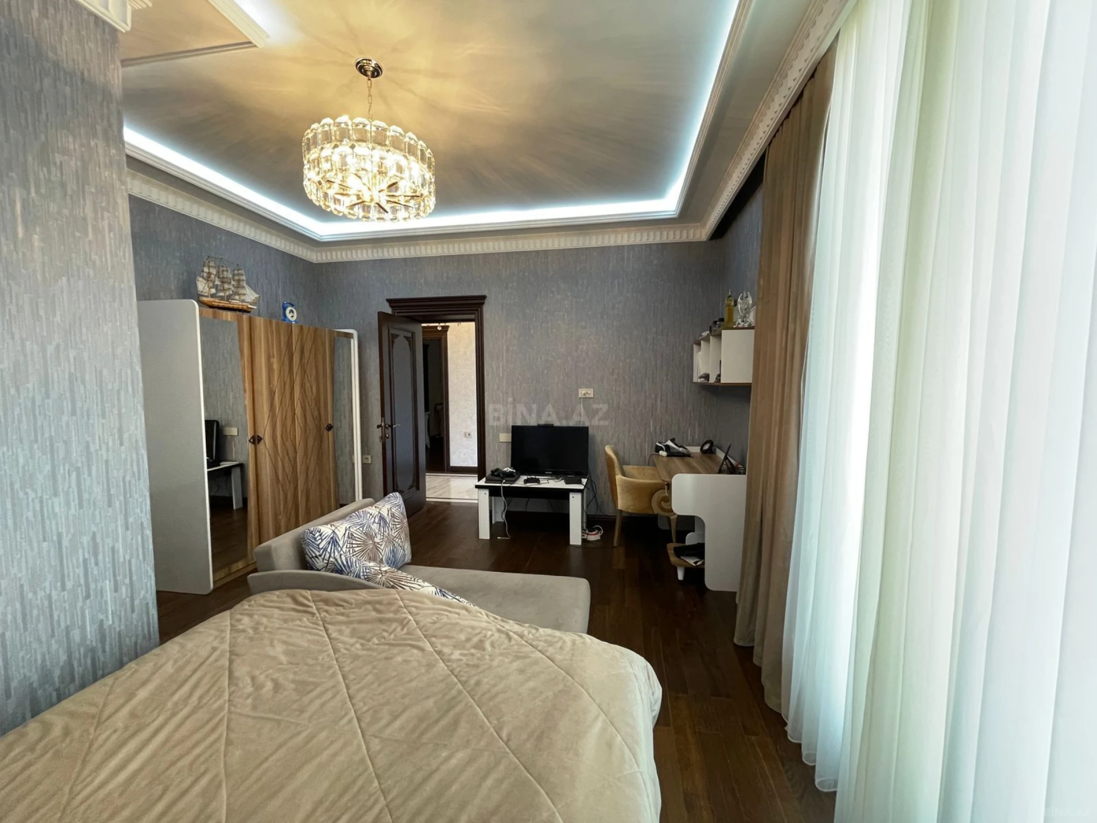 Kirayə verilir 6 otaqlı həyət evi 550 m²