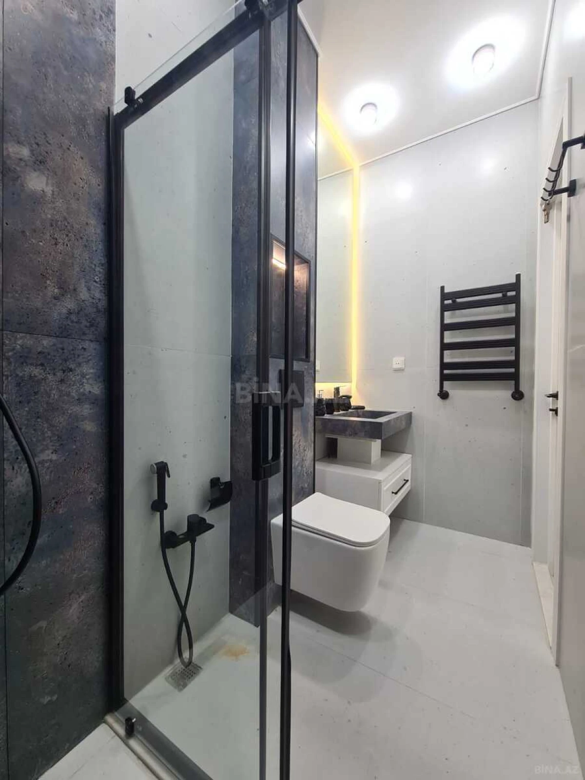 Satılır 3 otaqlı mənzil 98 m²