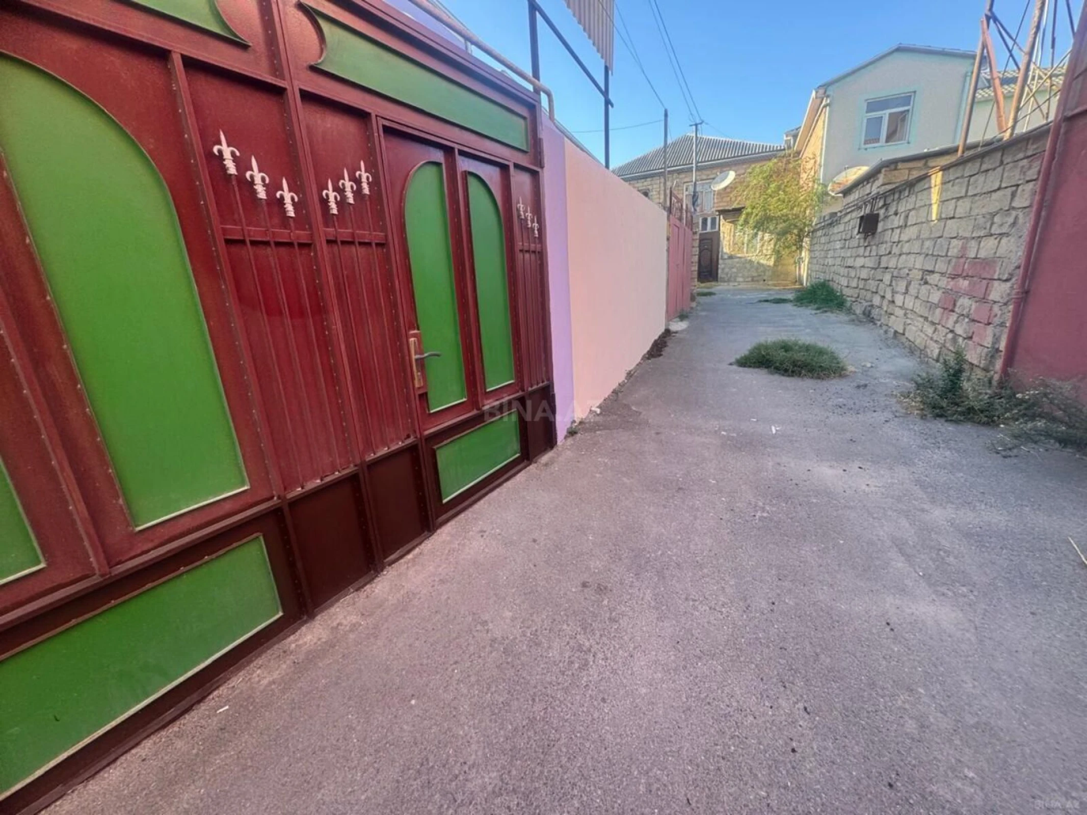 Satılır 5 otaqlı həyət evi 140 m²