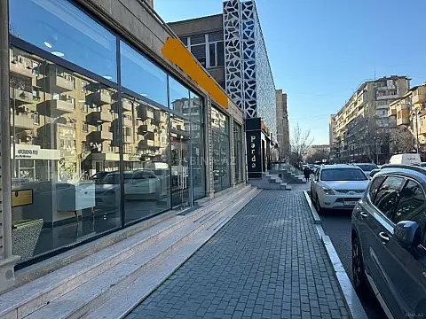 Kirayə verilir obyekt 650 m² — Bakı, Nizami 650.00 m²