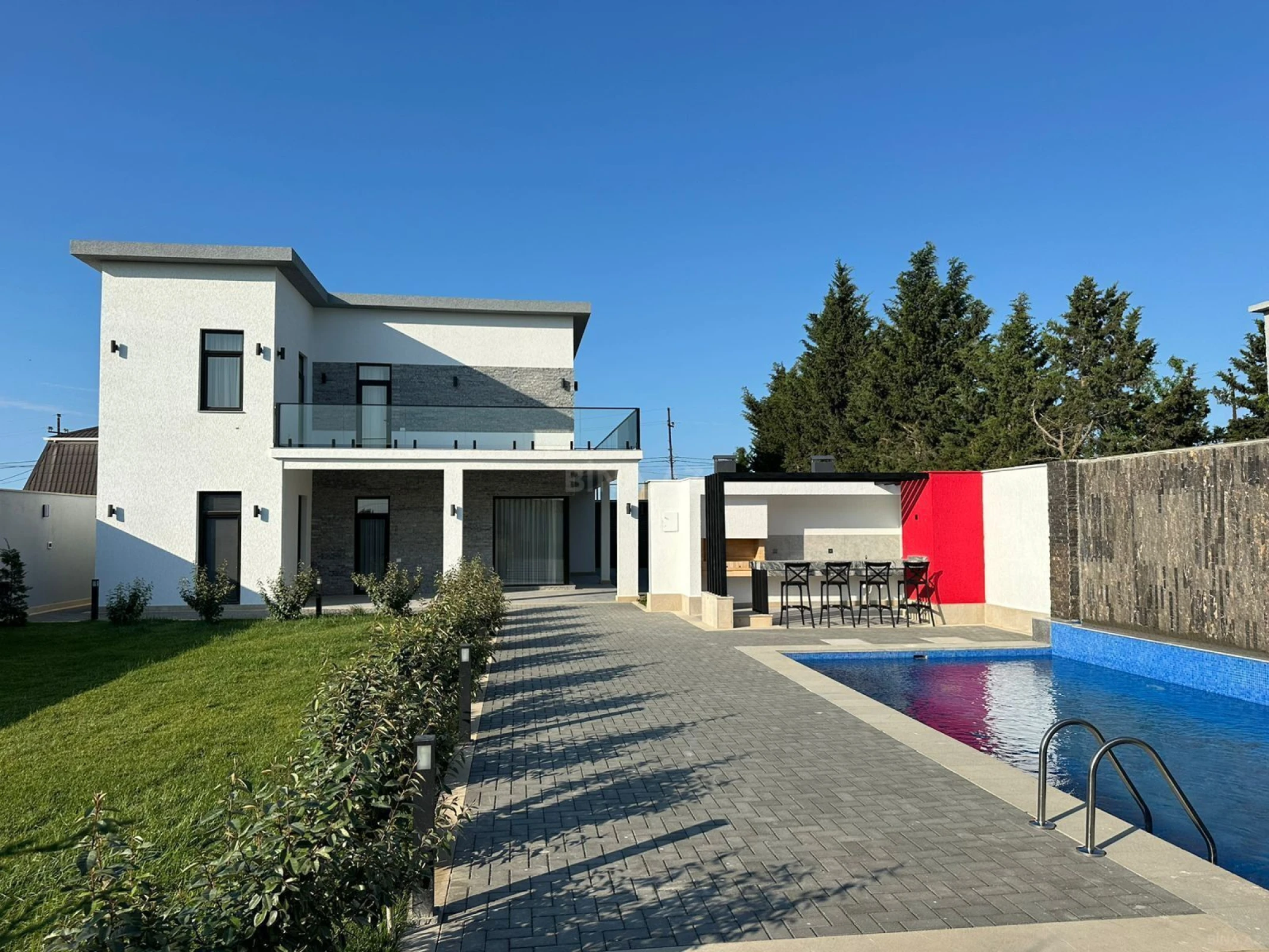 Satılır 5 otaqlı həyət evi 200 m²
