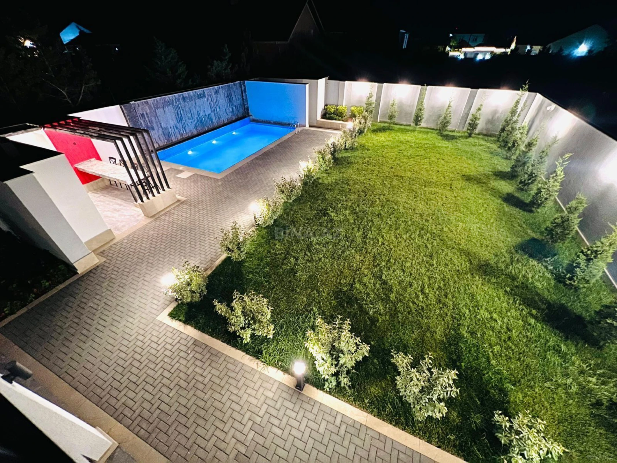 Satılır 5 otaqlı həyət evi 200 m²