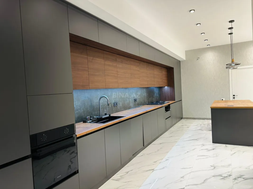 Satılır 5 otaqlı həyət evi 200 m²