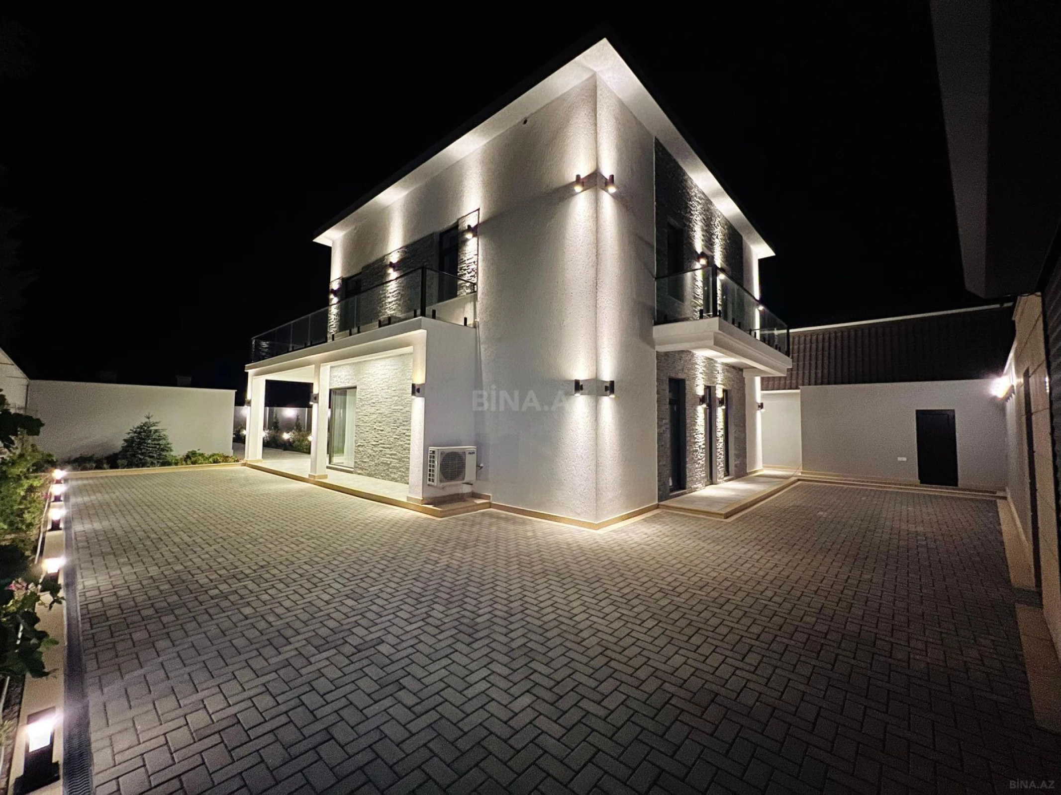 Satılır 5 otaqlı həyət evi 200 m²