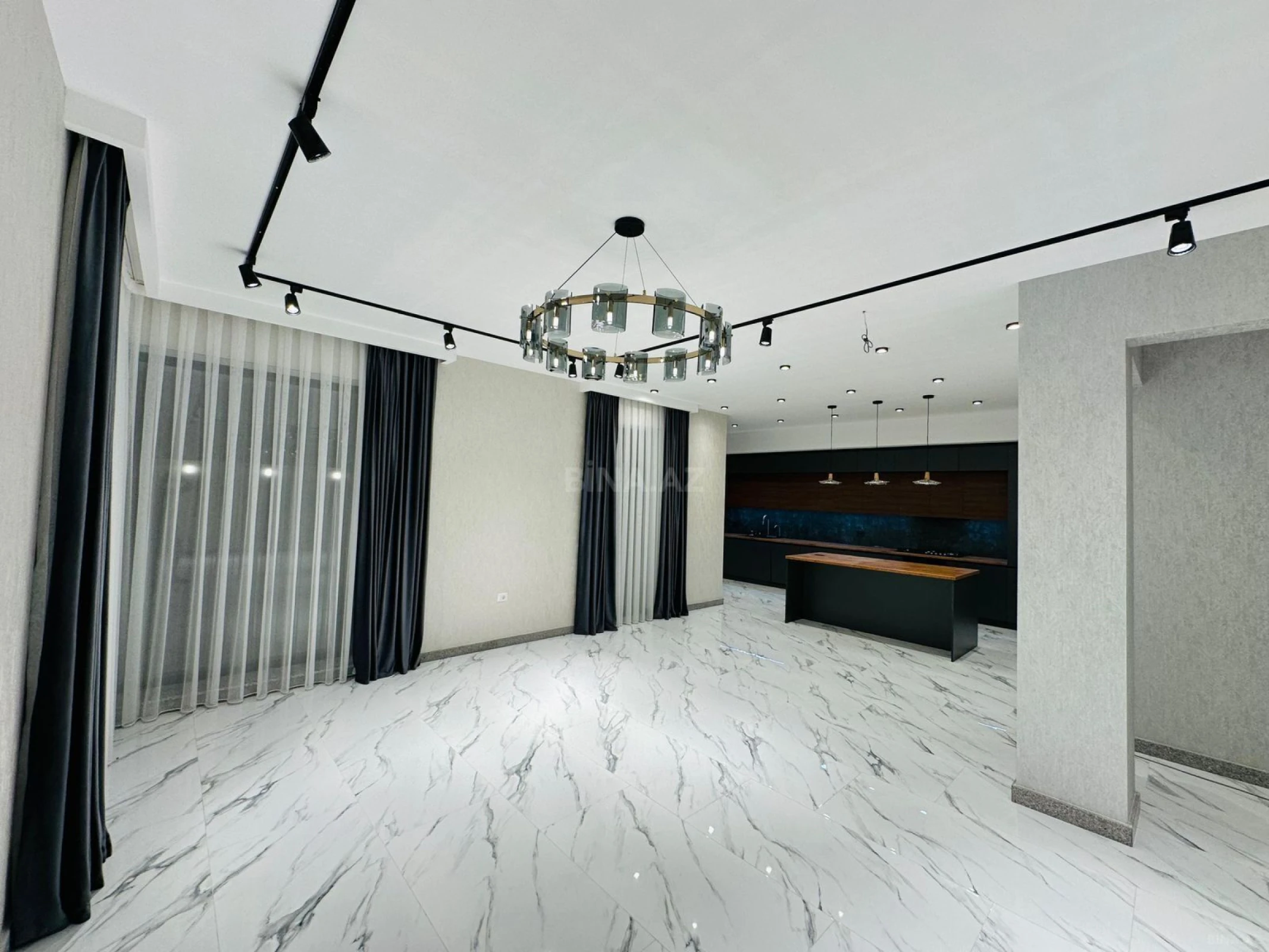 Satılır 5 otaqlı həyət evi 200 m²