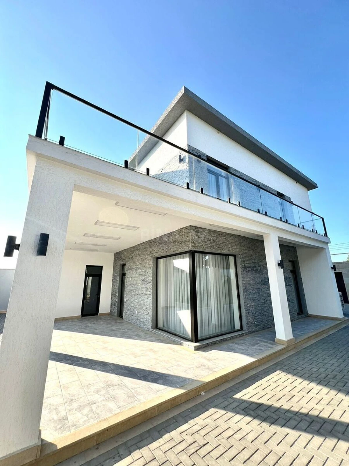 Satılır 5 otaqlı həyət evi 200 m²