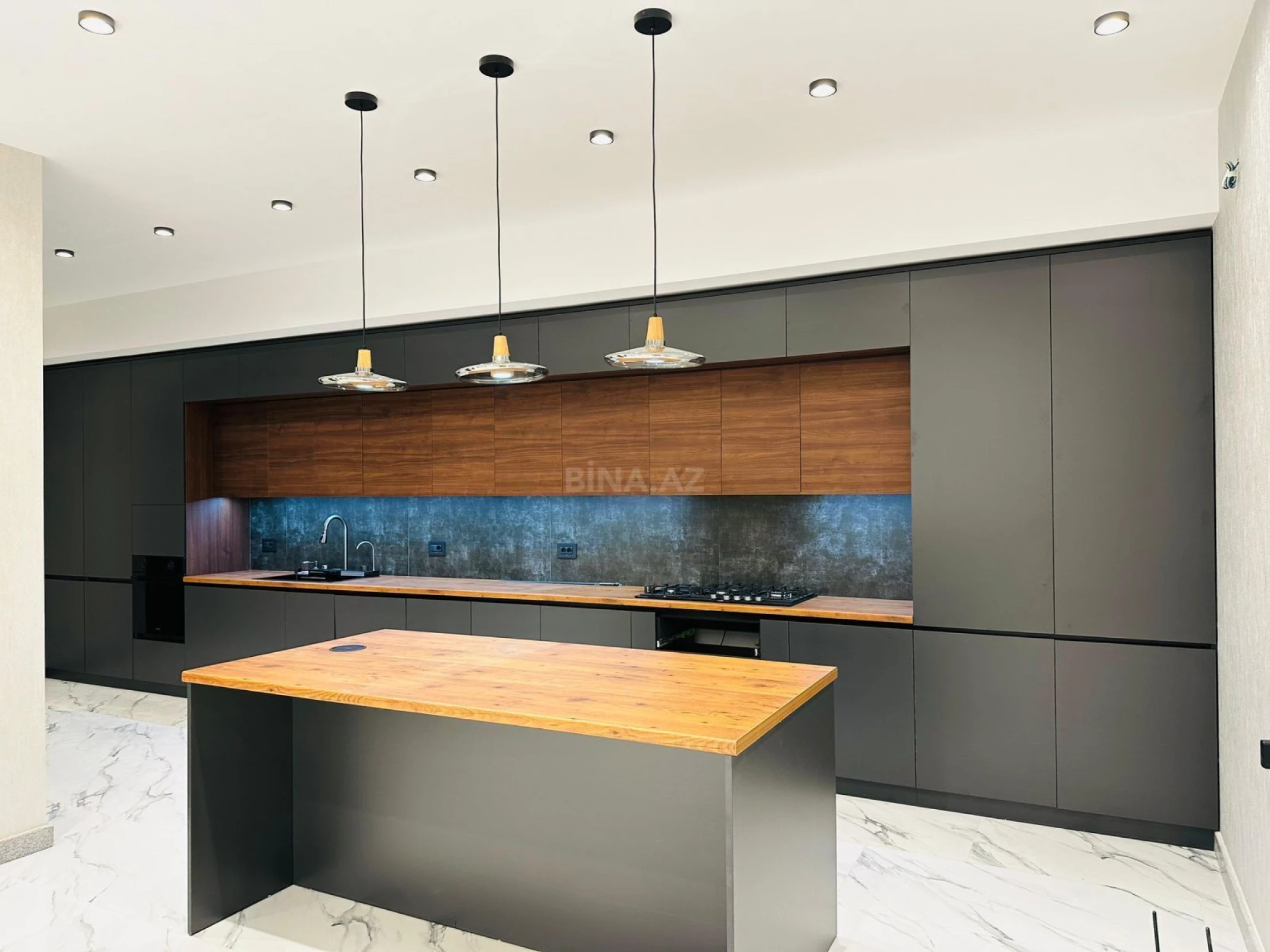 Satılır 5 otaqlı həyət evi 200 m²