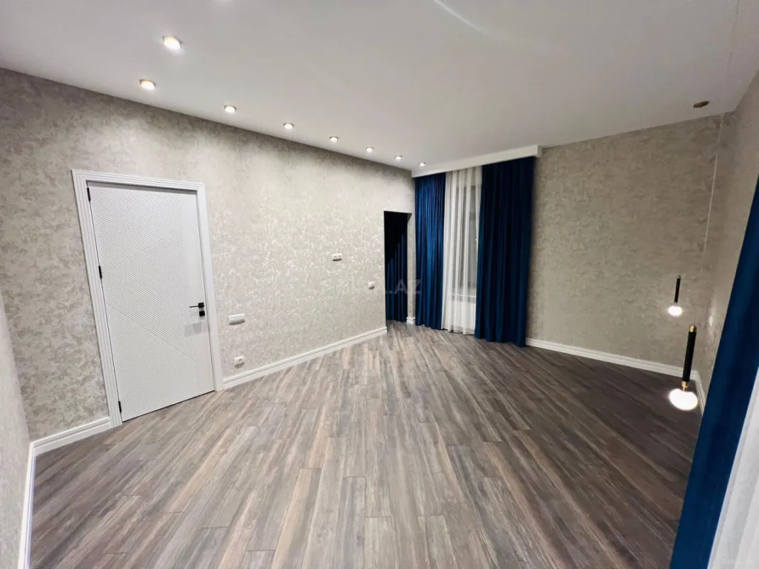 Satılır 5 otaqlı həyət evi 200 m²
