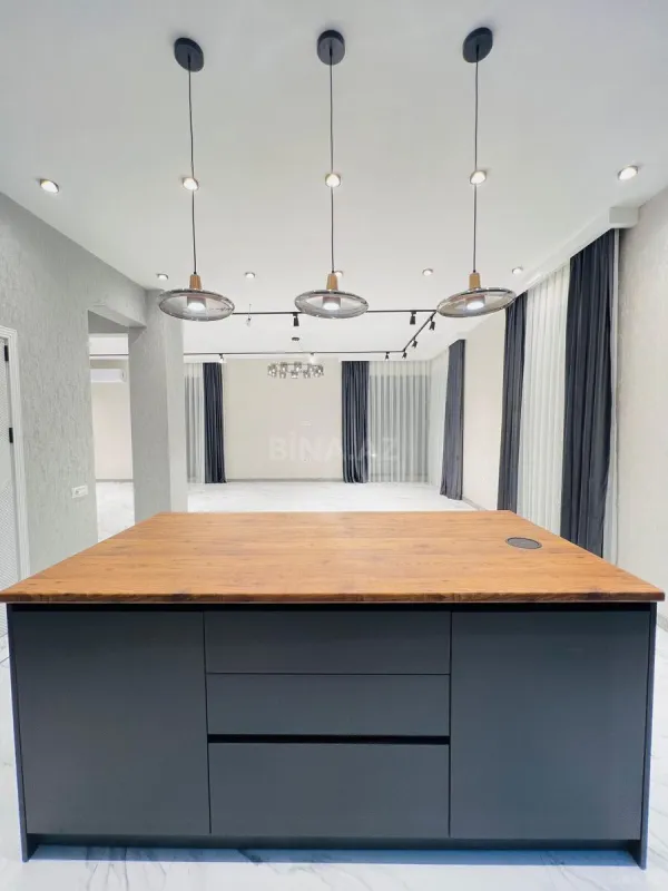 Satılır 5 otaqlı həyət evi 200 m²