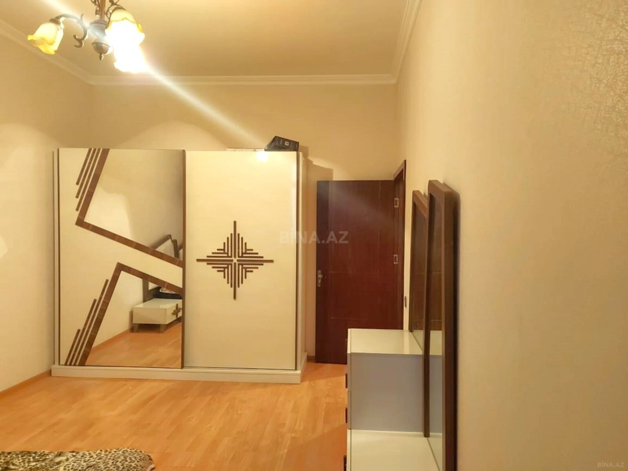 Kirayə verilir 3 otaqlı mənzil 110 m²