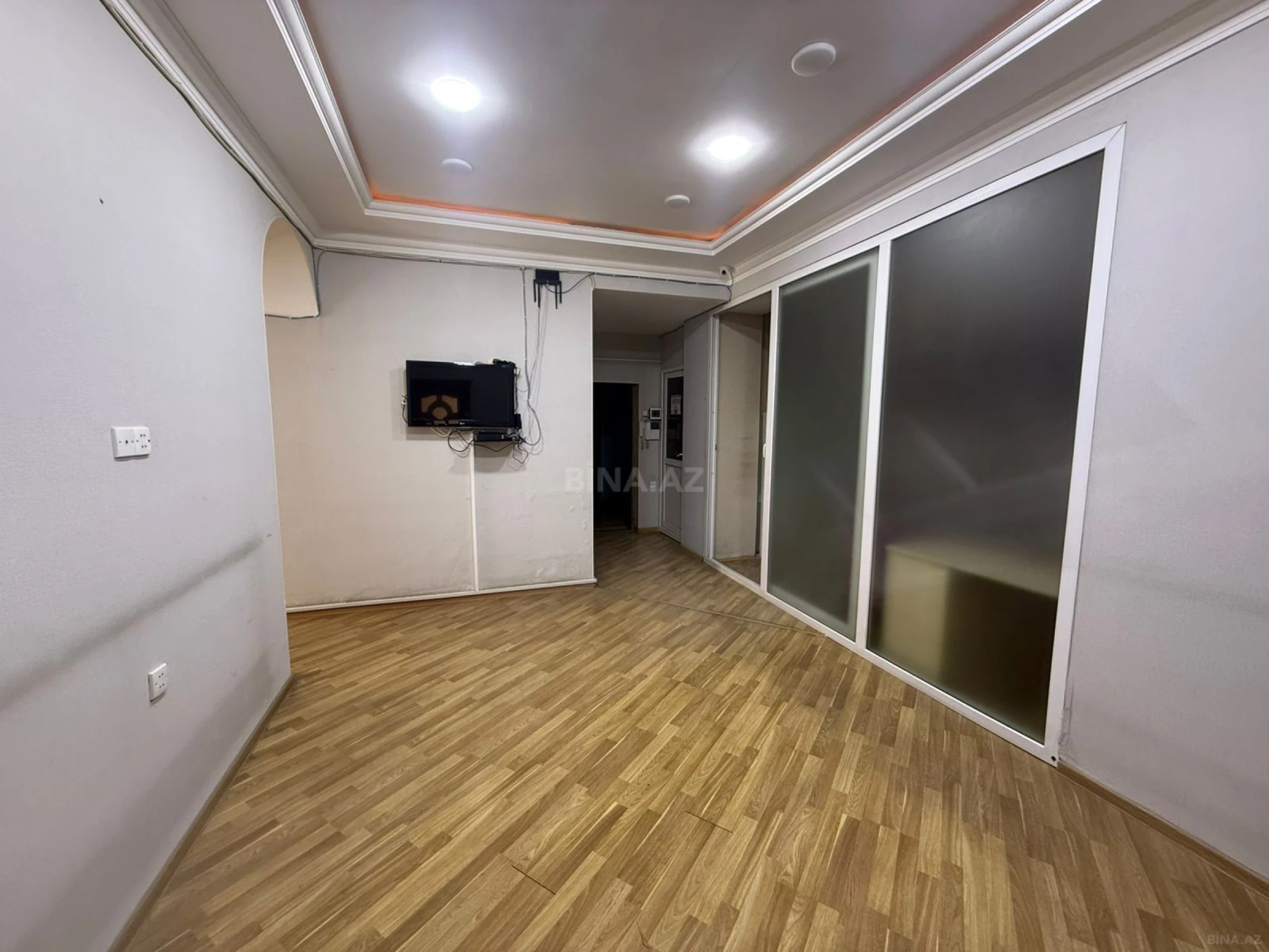 Satılır 5 otaqlı mənzil 192 m²
