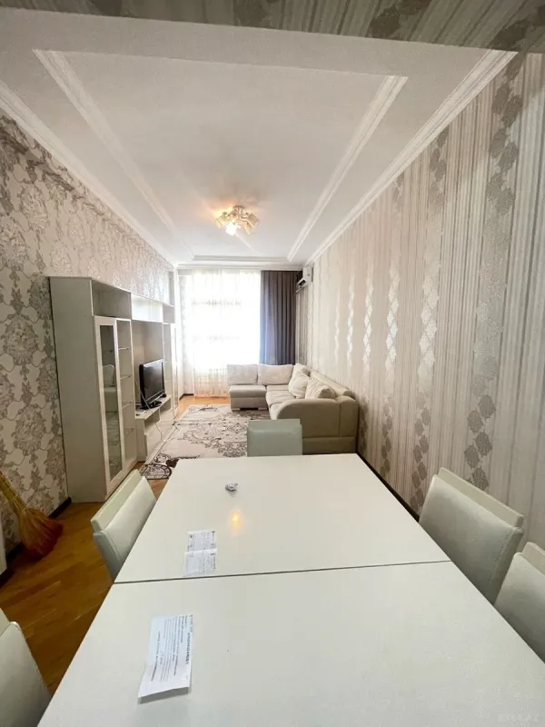 Kirayə verilir 2 otaqlı mənzil 82 m²