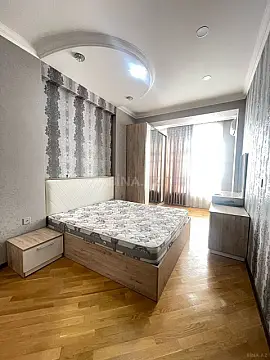 Kirayə verilir 2 otaqlı mənzil 82 m²