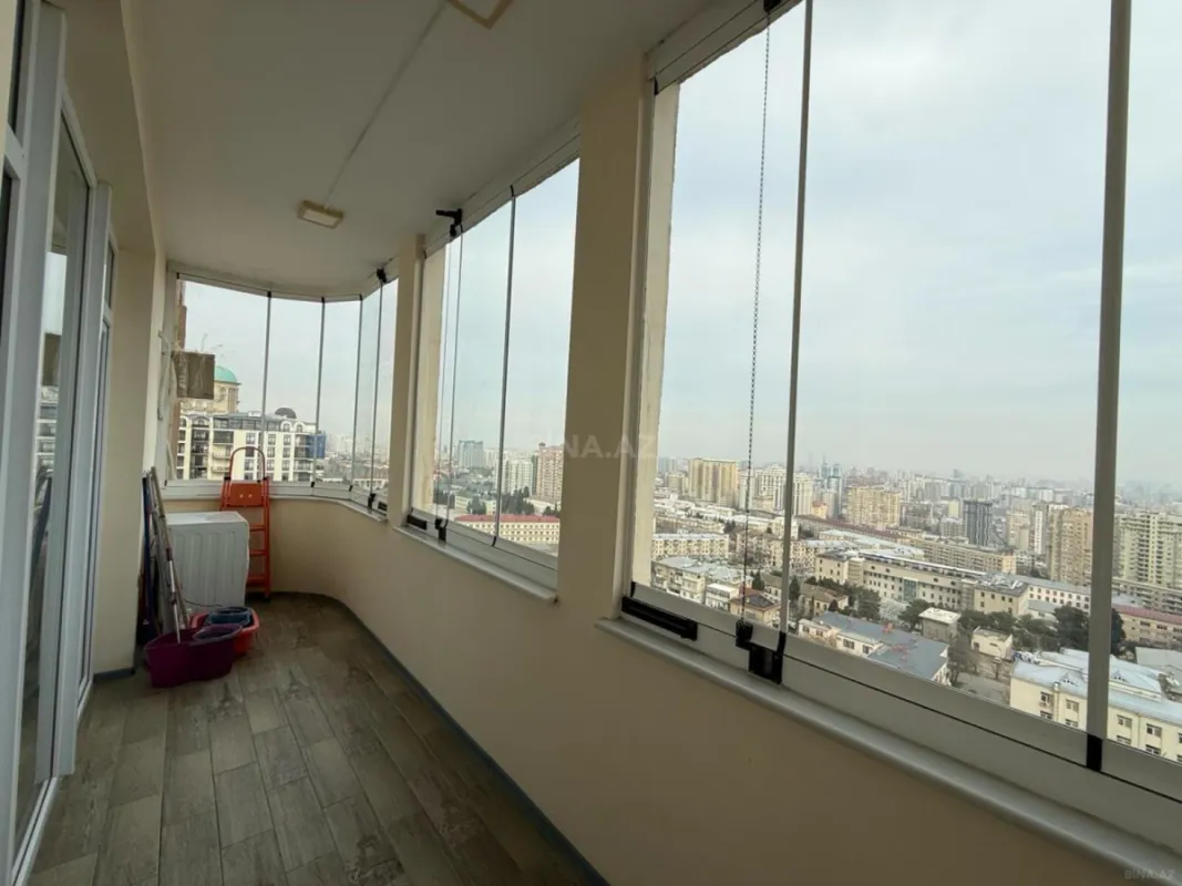 Kirayə verilir 4 otaqlı mənzil 145 m²